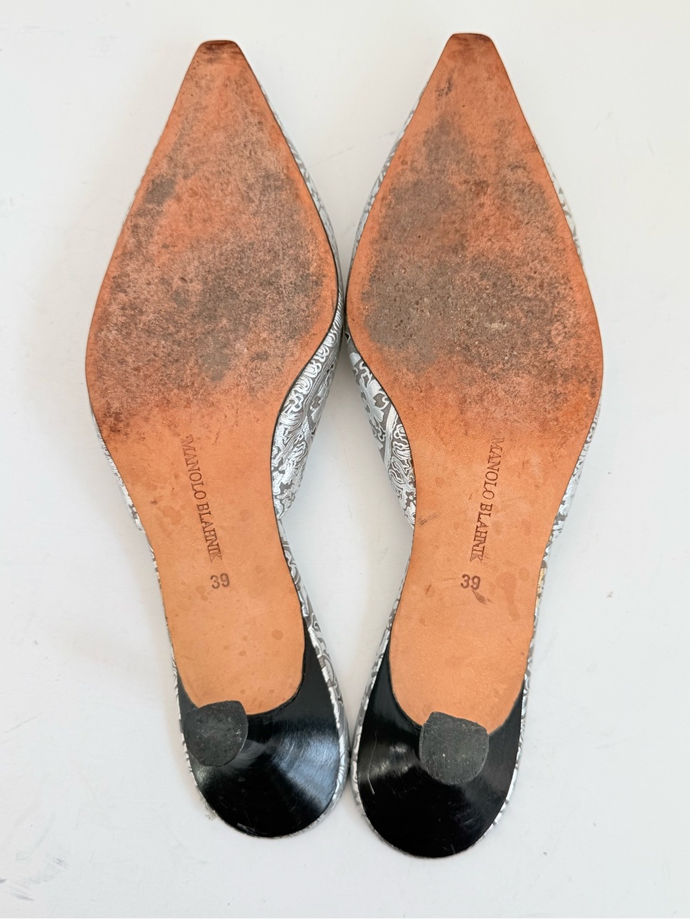 Manolo Blahnik Silver Metallic Brocade Jacquard Beaded Medallion mules heels 39 - Picture 8 of 8
